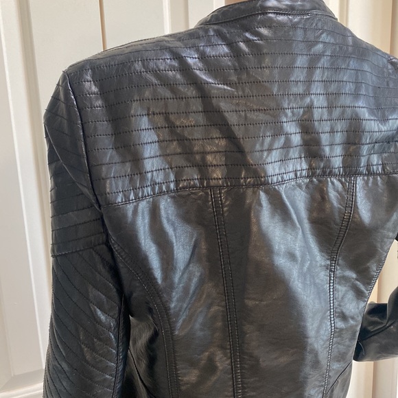 Xhilaration Womens L/XL Black Faux Leather Moto Jacket. Zipper front and 2 pocke - Picture 9 of 14